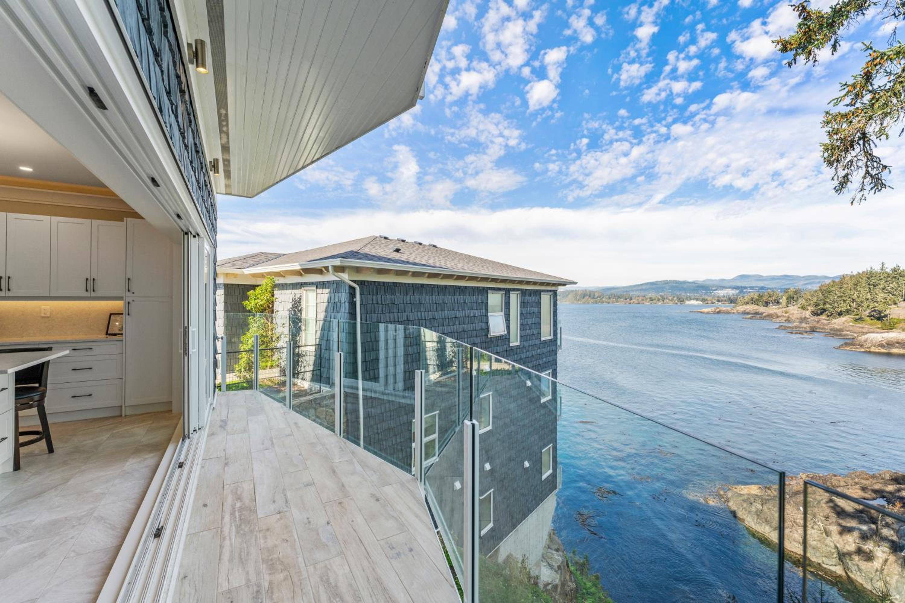 Sooke Vacations - SookePoint Ocean Cottage Resort - Property Image 8