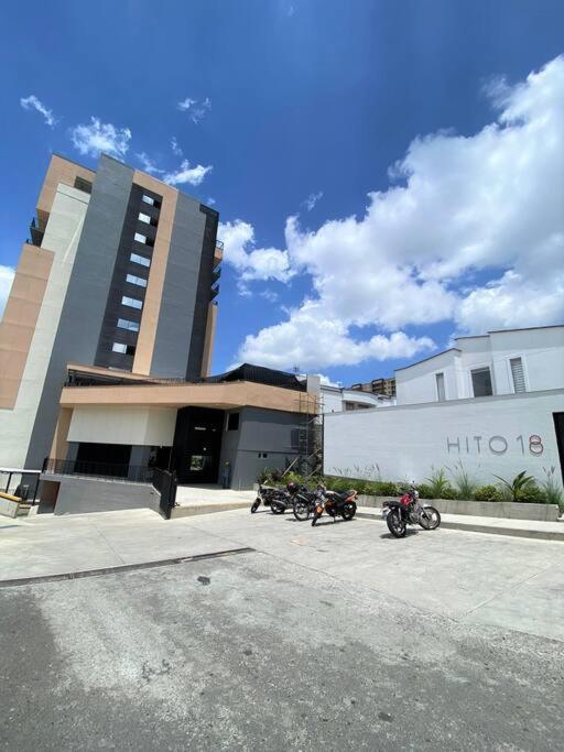 Hito 101 Amplio Apartaestudio en Av 19 norte con balcon