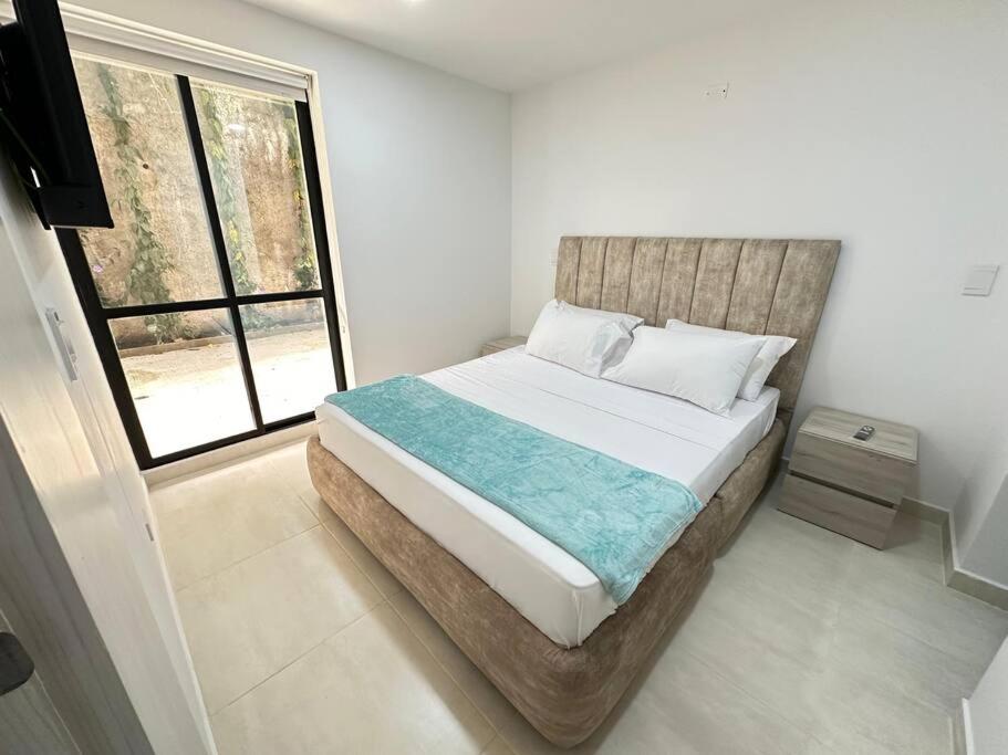 Hito 101 Amplio Apartaestudio en Av 19 norte con balcon