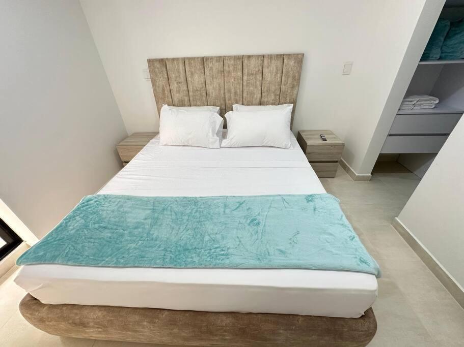 Hito 101 Amplio Apartaestudio en Av 19 norte con balcon