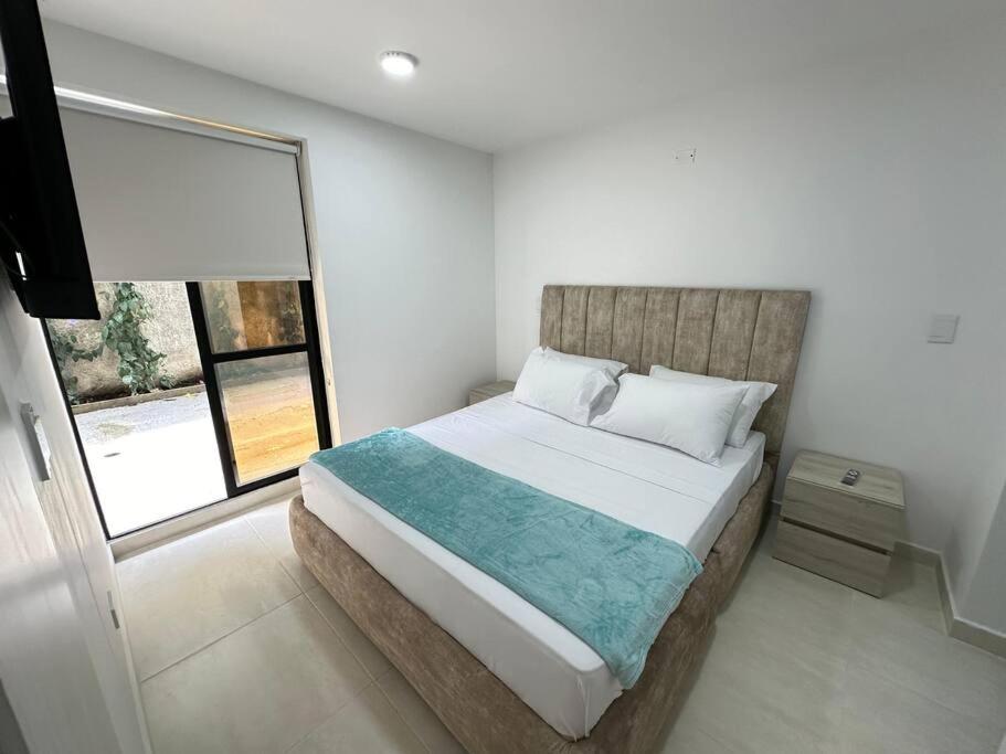 Hito 101 Amplio Apartaestudio en Av 19 norte con balcon