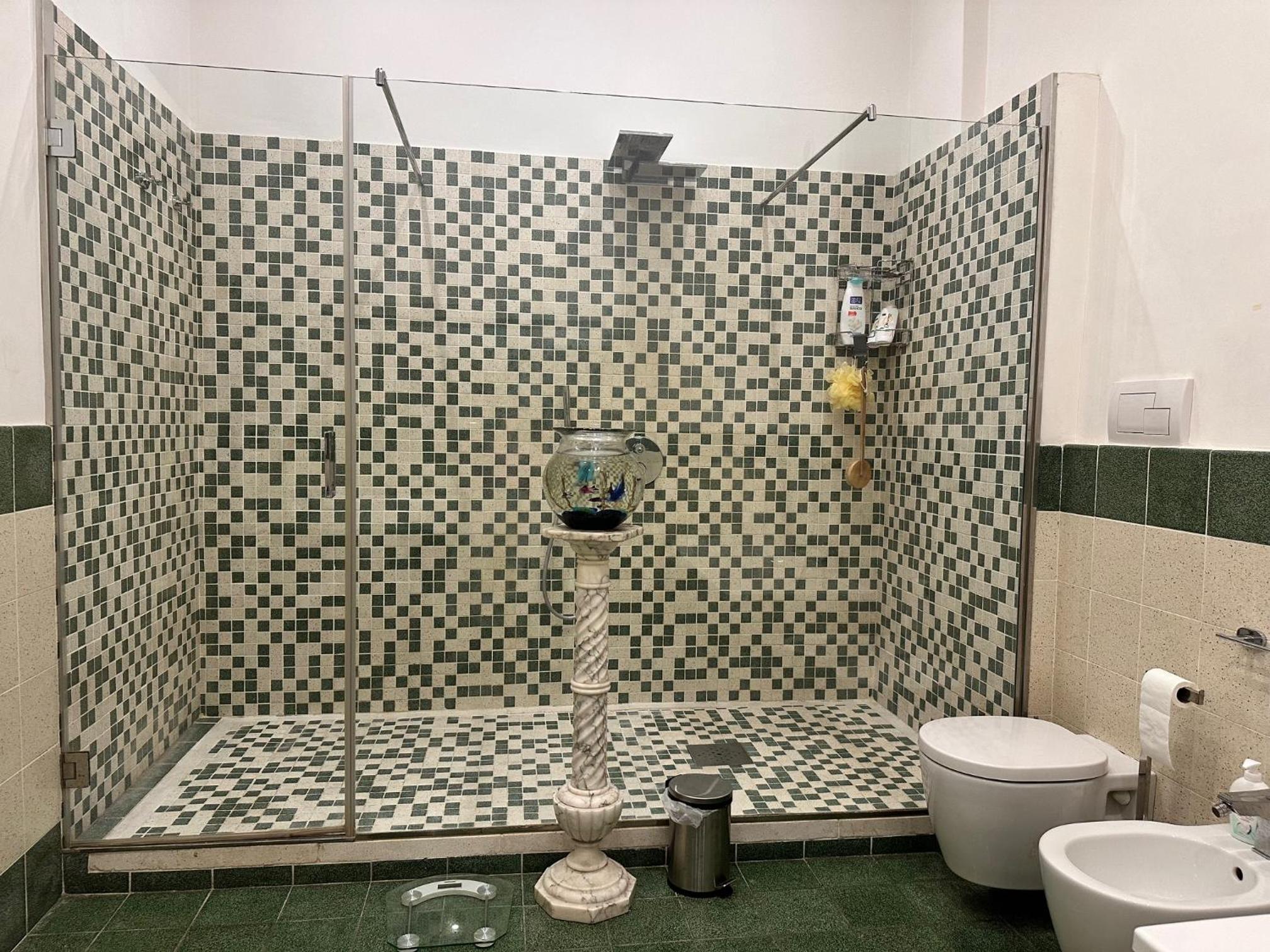 Medusa en Palermo — bathroom