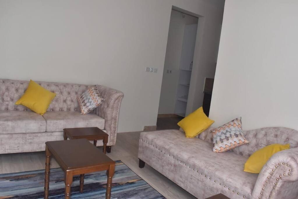Savanna April Vipingo