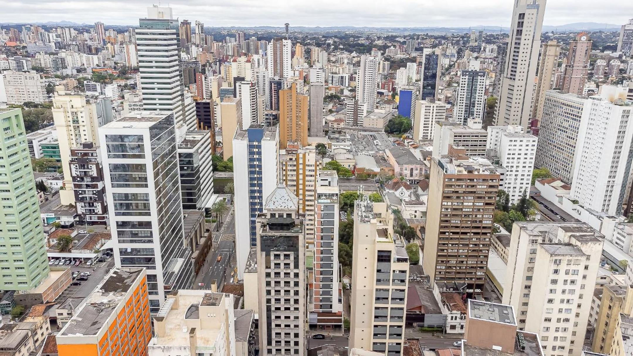 Studio a 2 quadras do Shopping Curitiba - EMI0403