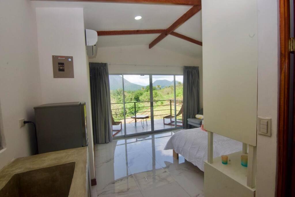 Hilltop Bungalow #1 W Spectacular Volcano View