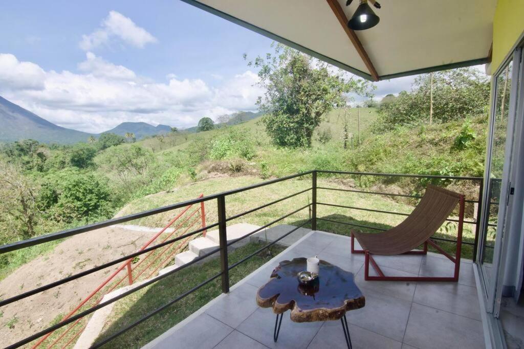 Hilltop Bungalow #1 W Spectacular Volcano View