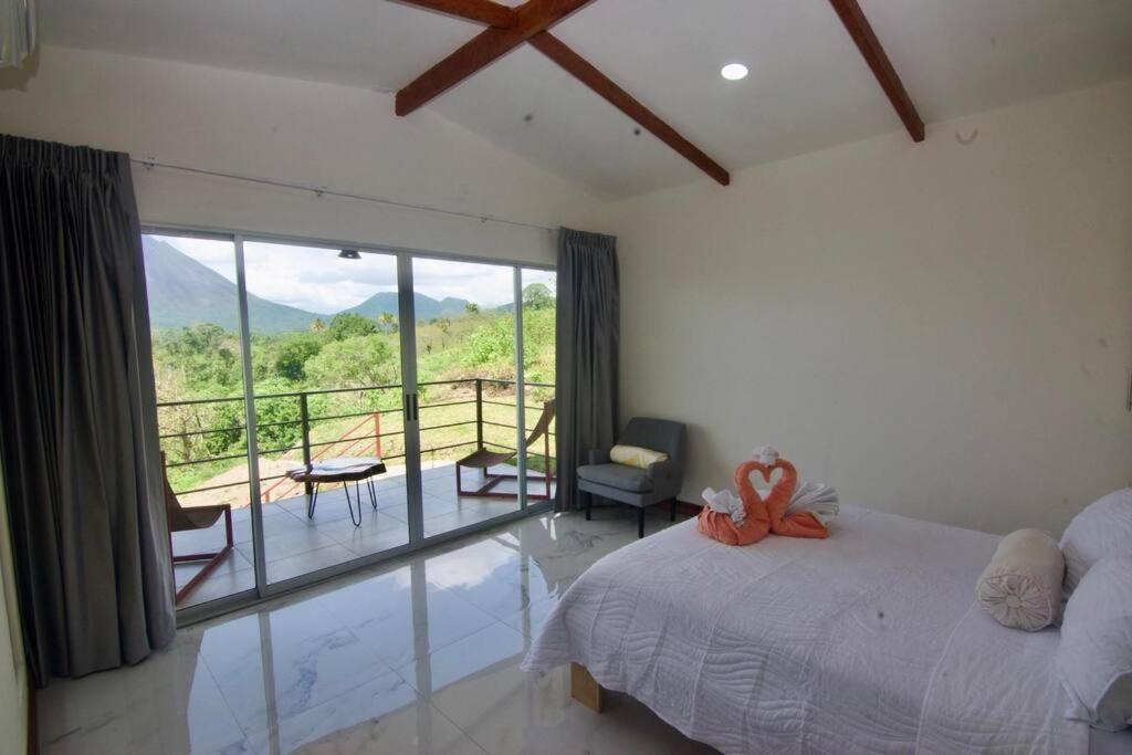 Hilltop Bungalow #1 W Spectacular Volcano View