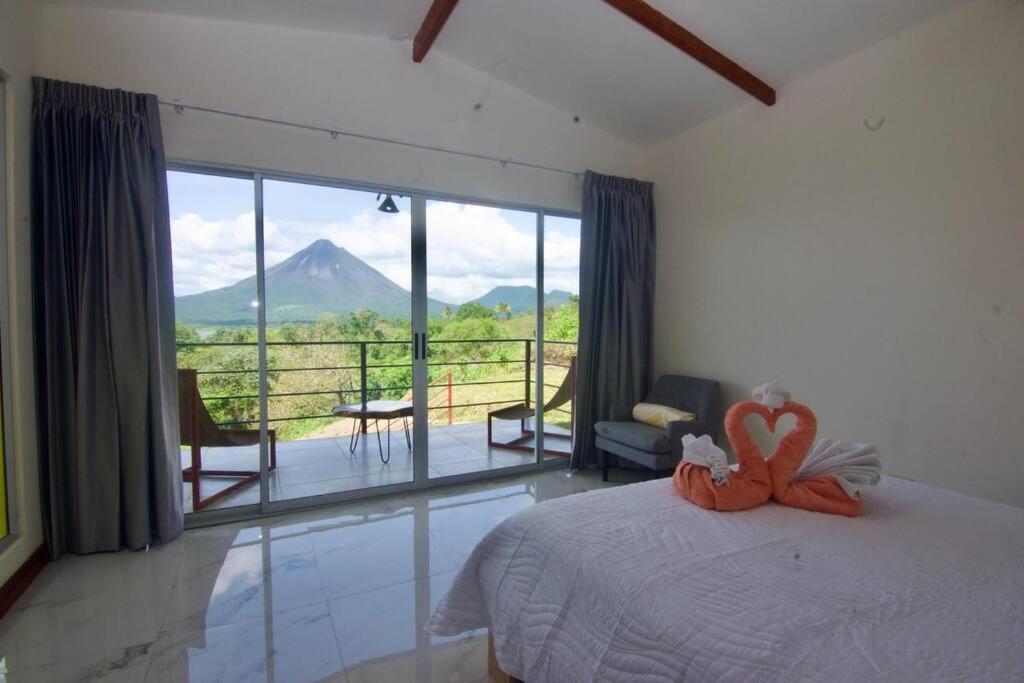 Hilltop Bungalow #1 W Spectacular Volcano View