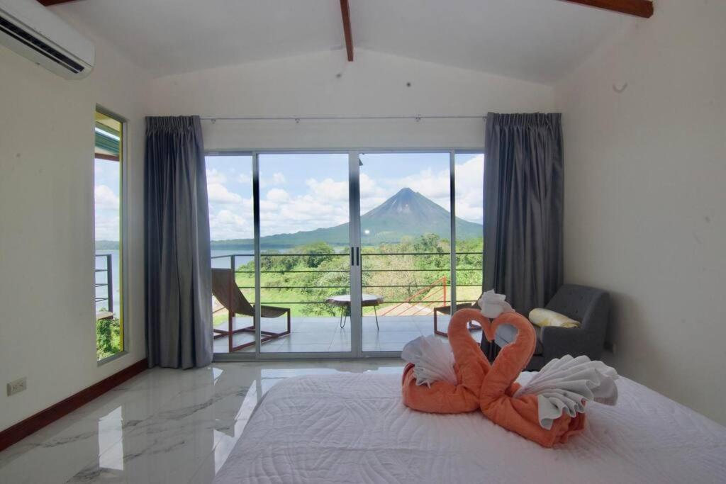 Hilltop Bungalow #1 W Spectacular Volcano View