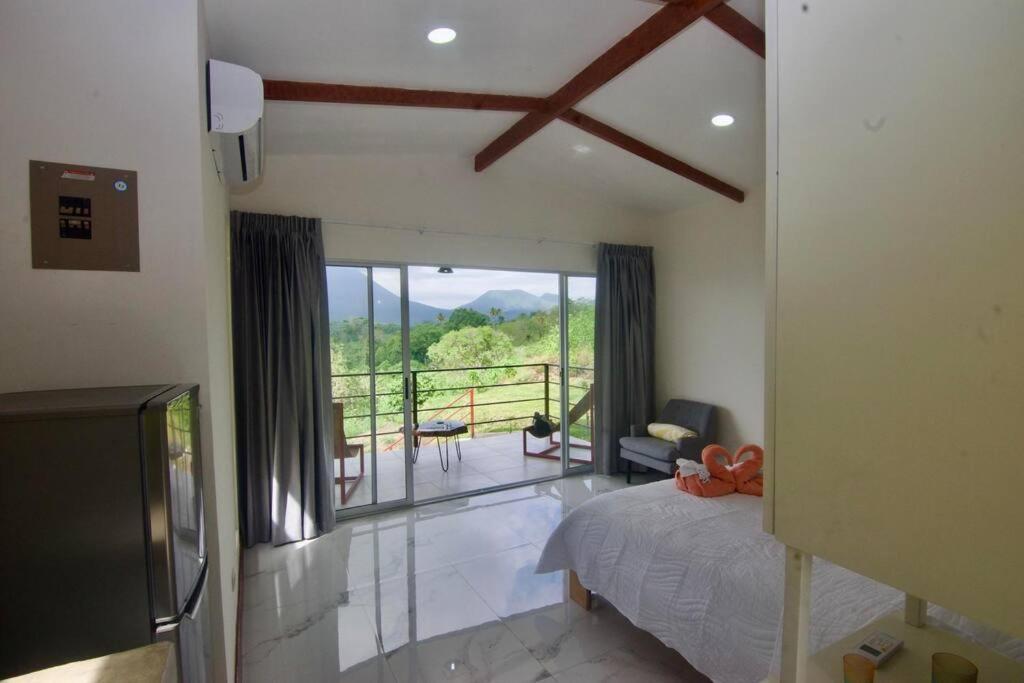 Hilltop Bungalow #1 W Spectacular Volcano View