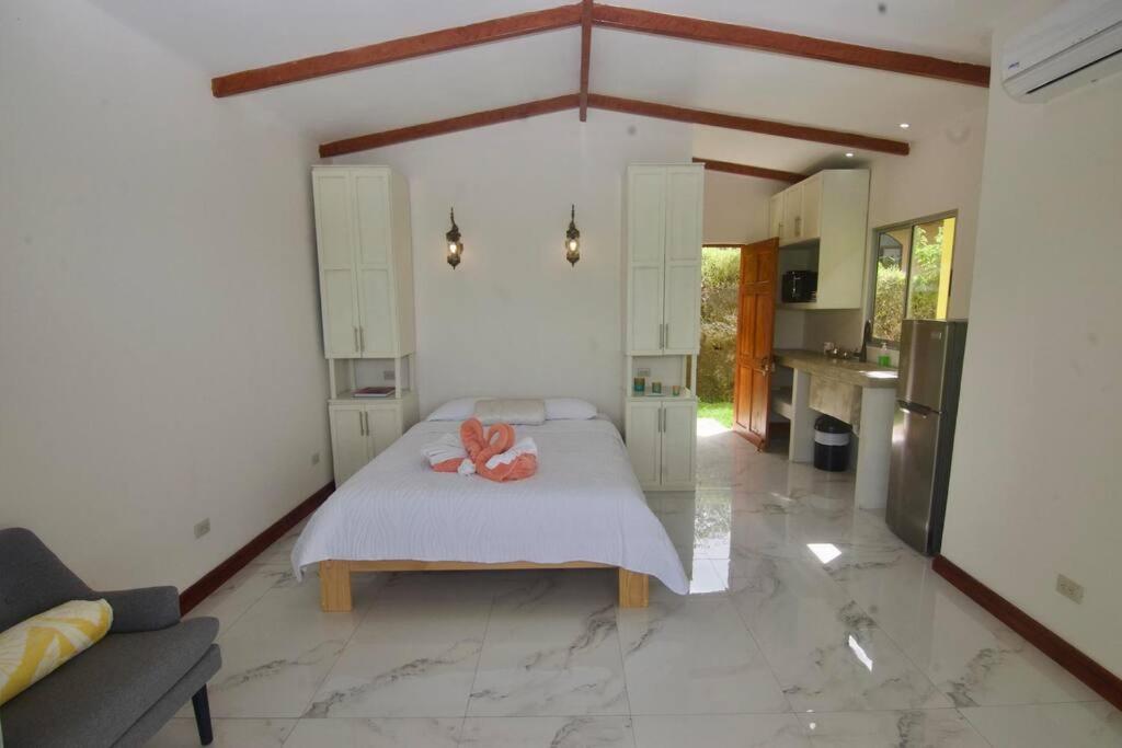 Hilltop Bungalow #1 W Spectacular Volcano View