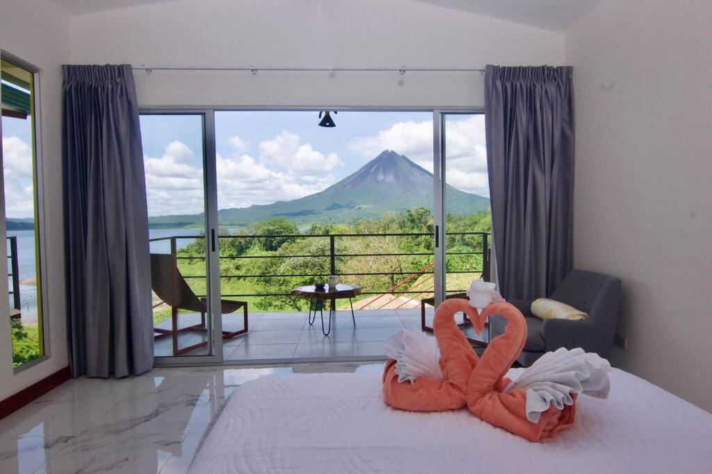 Hilltop Bungalow #1 W Spectacular Volcano View