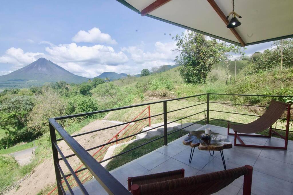 Hilltop Bungalow #1 W Spectacular Volcano View