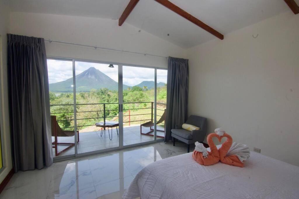 Hilltop Bungalow #1 W Spectacular Volcano View