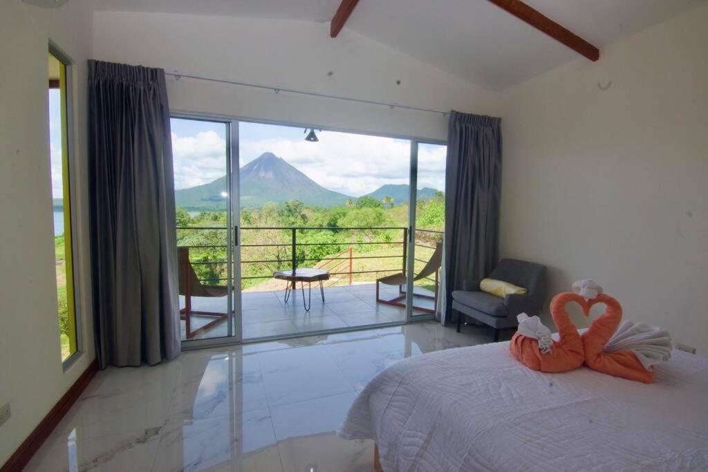 Hilltop Bungalow #1 W Spectacular Volcano View