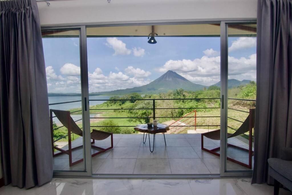 Hilltop Bungalow #1 W Spectacular Volcano View