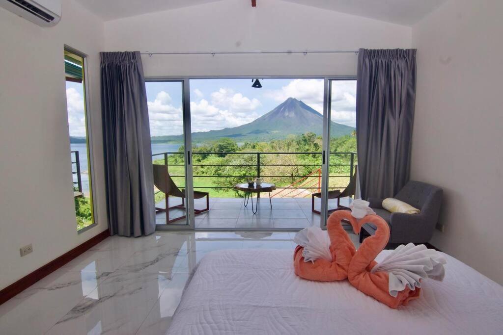 Hilltop Bungalow #1 W Spectacular Volcano View