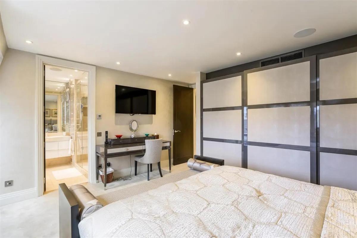 ARCORE Premium Apartments Eaton Place view 4