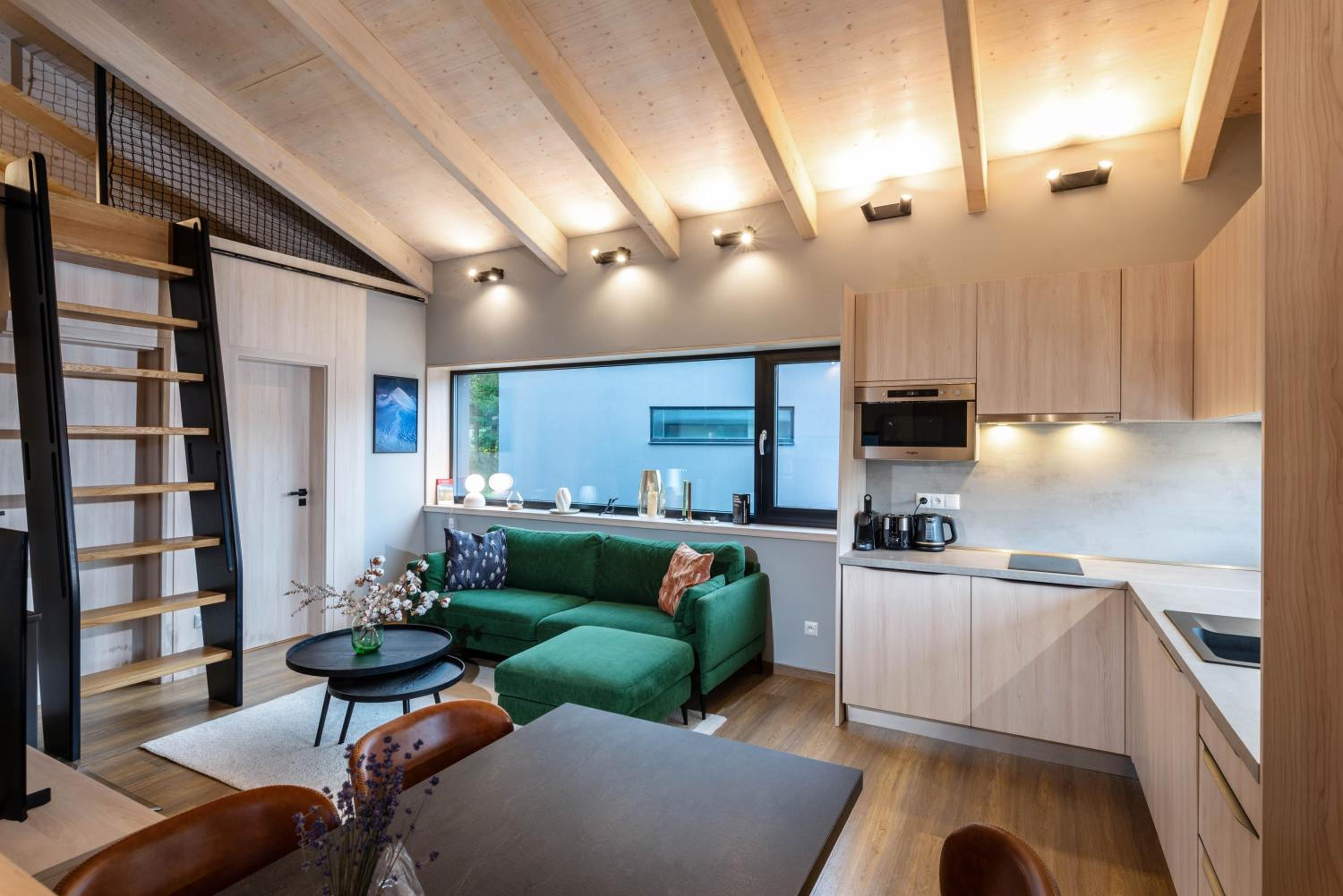 Eliška Apartment - Modern Family Loft Apartment direct on ski slope and forest