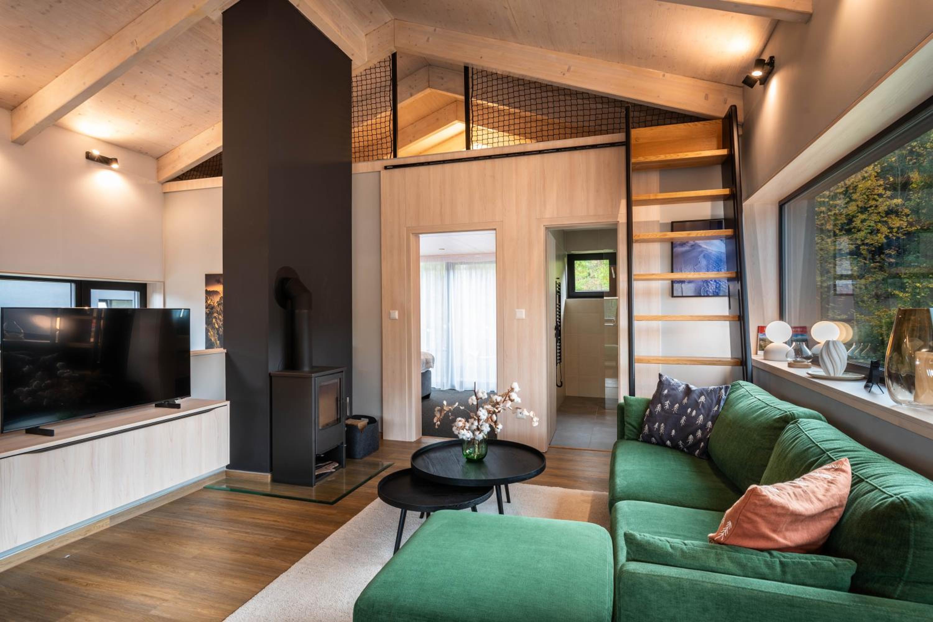 Eliška Apartment - Modern Family Loft Apartment direct on ski slope and forest