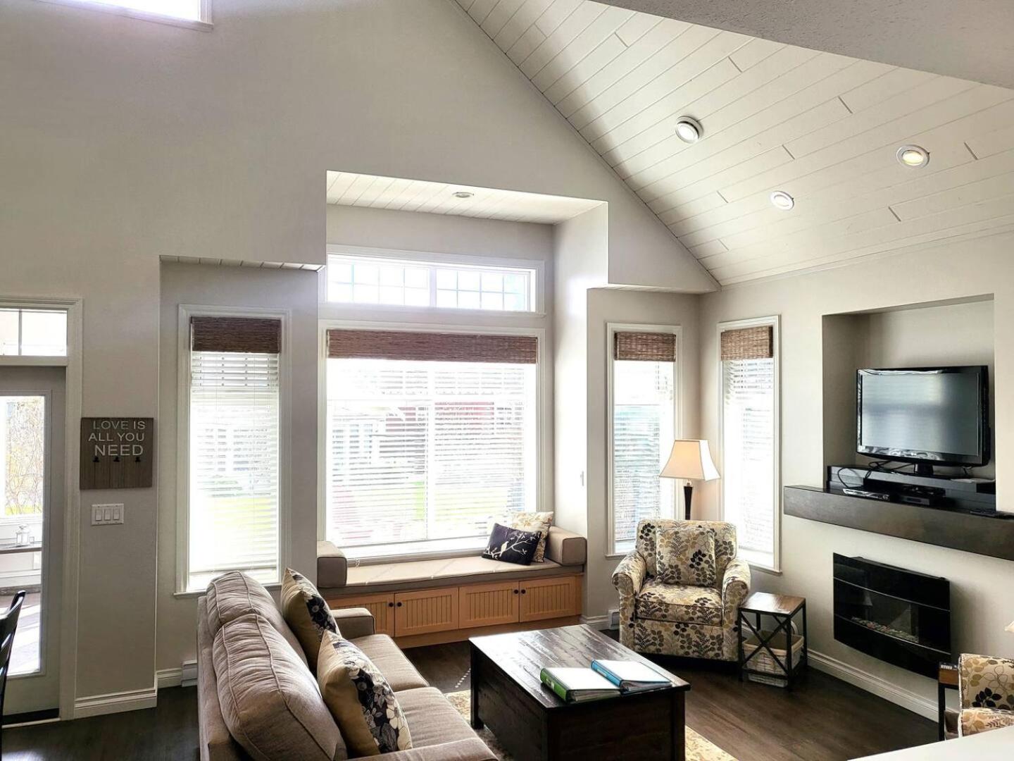 Location Cottage - Close To Pools! 111