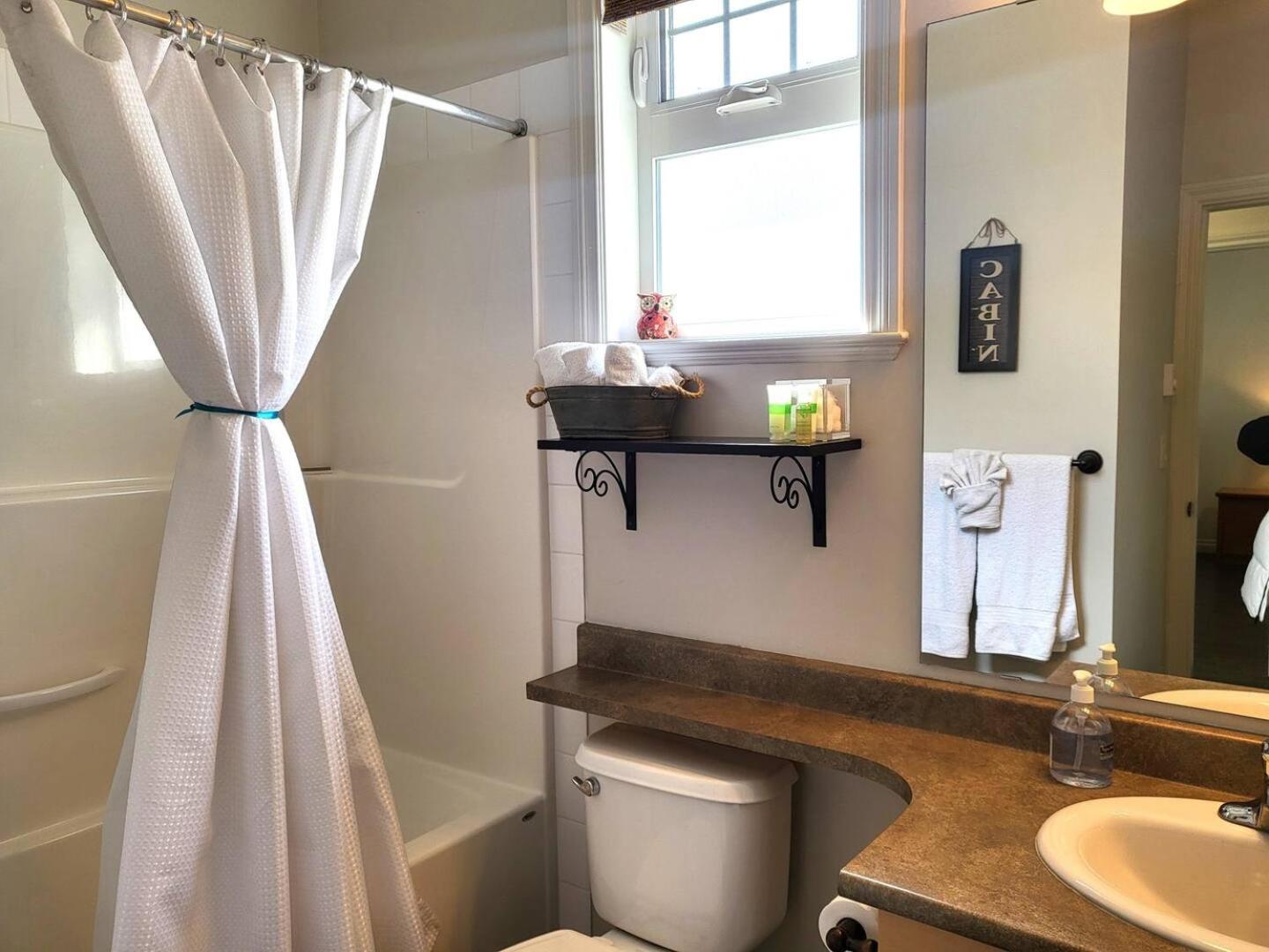 Location Cottage - Close To Pools! 111