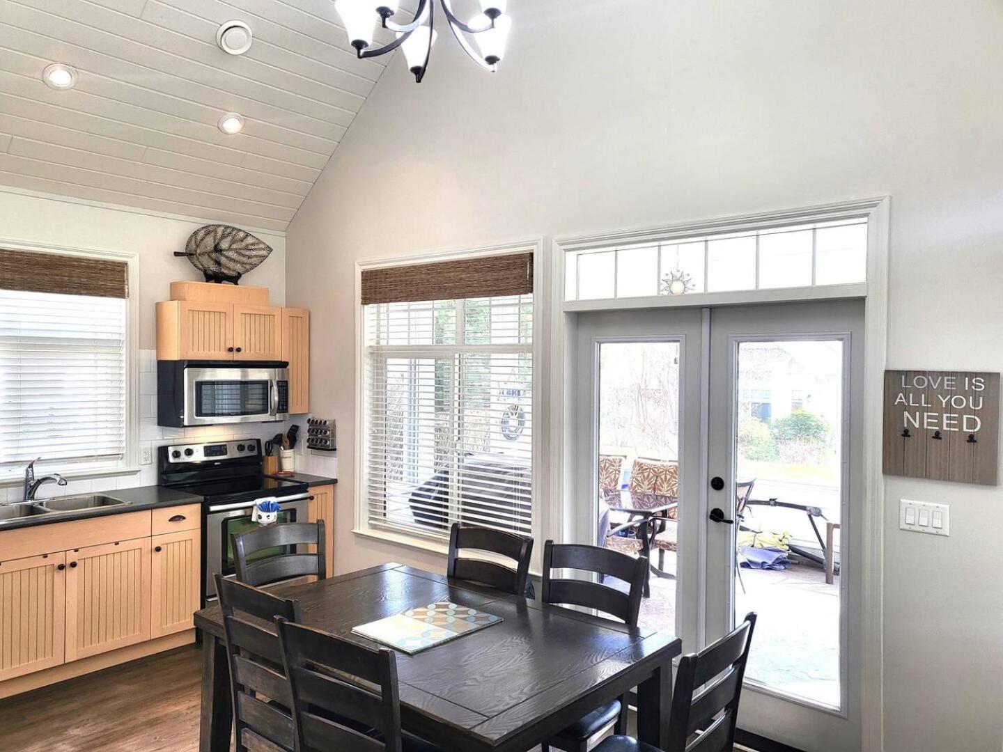Location Cottage - Close To Pools! 111