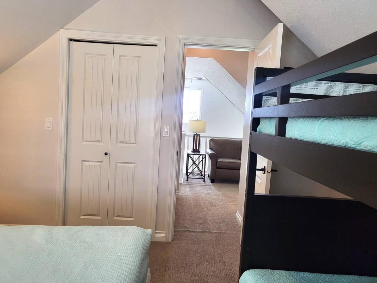 Location Cottage - Close To Pools! 111