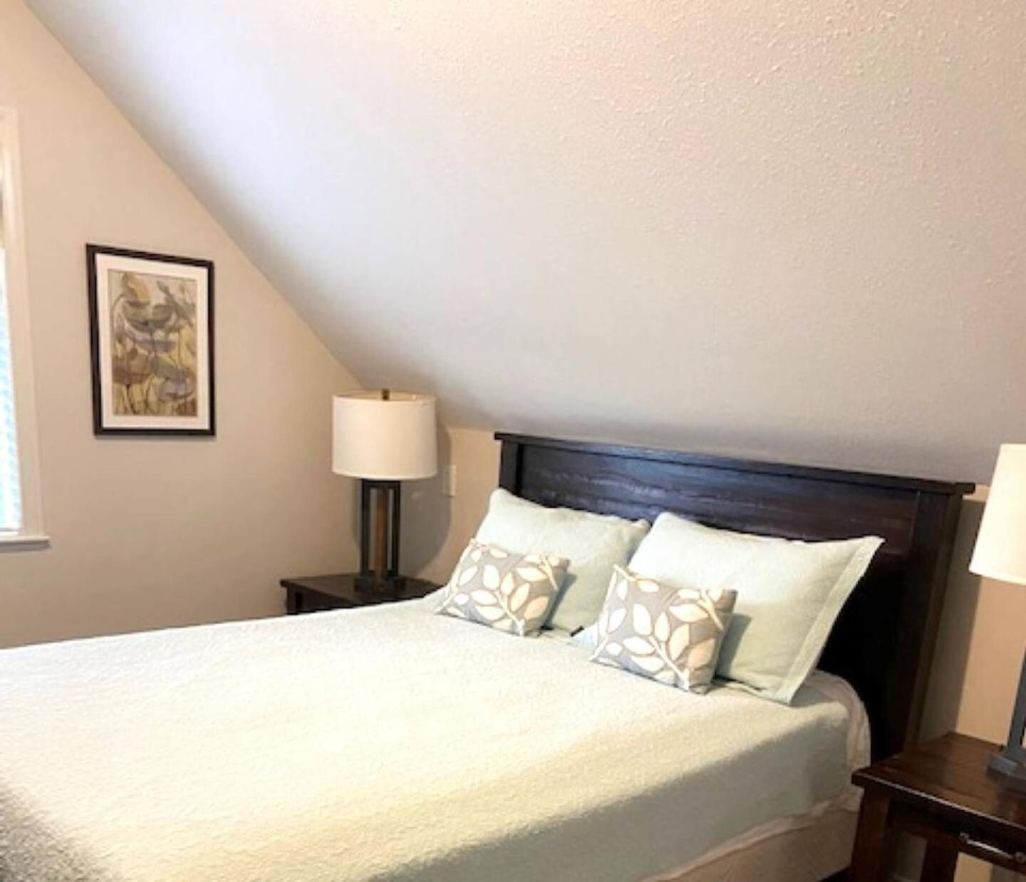 Location Cottage - Close To Pools! 111