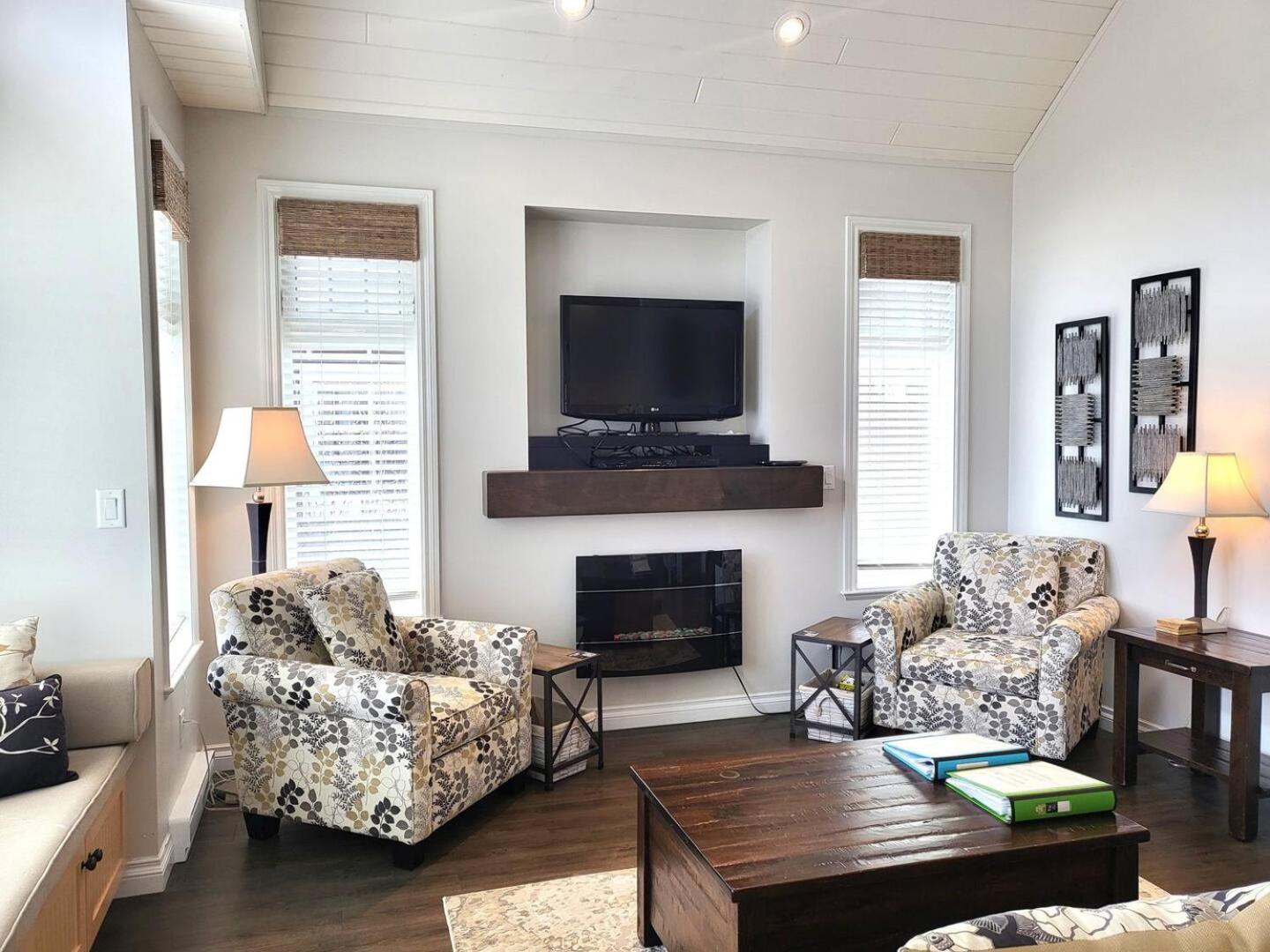 Location Cottage - Close To Pools! 111