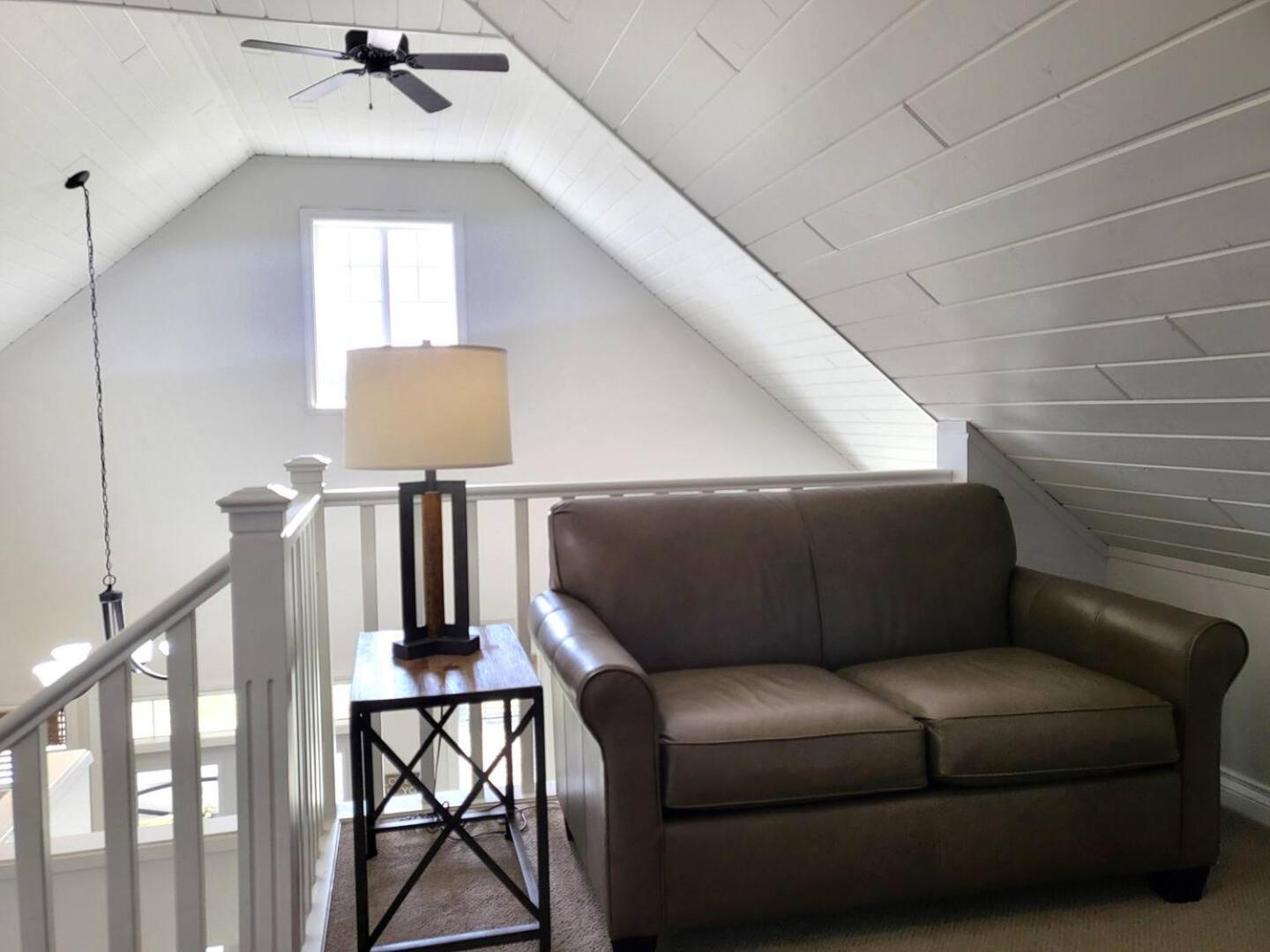 Location Cottage - Close To Pools! 111