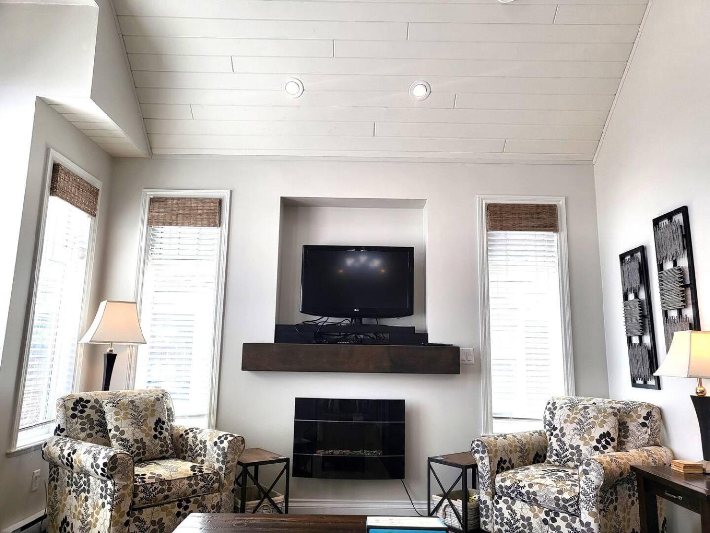 Location Cottage - Close To Pools! 111