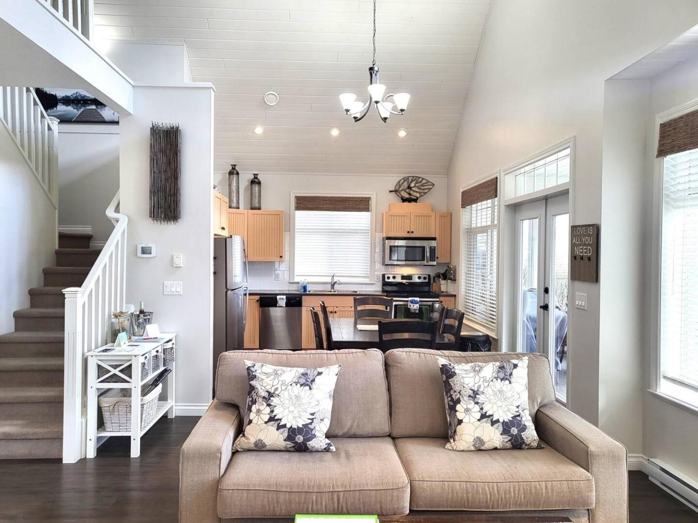 Location Cottage - Close To Pools! 111
