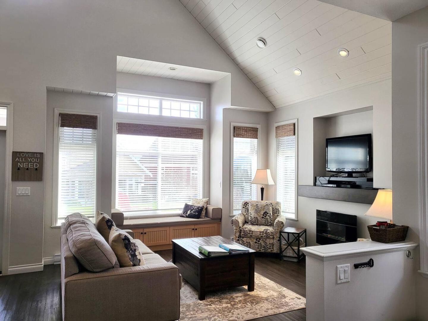 Location Cottage - Close To Pools! 111