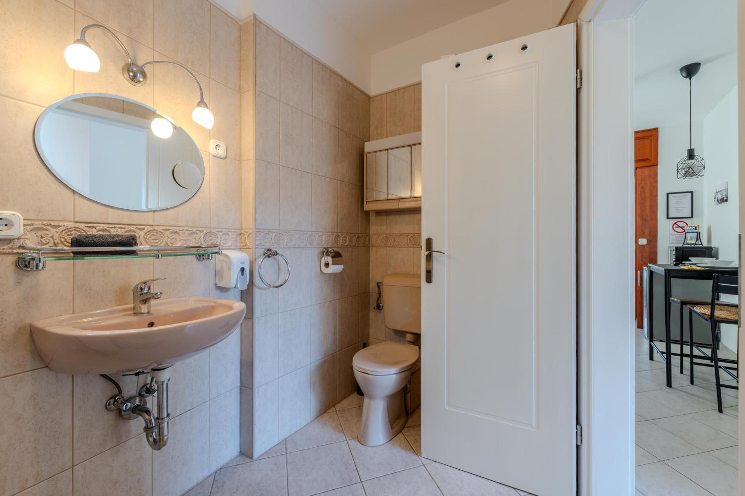 Cozy flat in the heart of Buda view 4