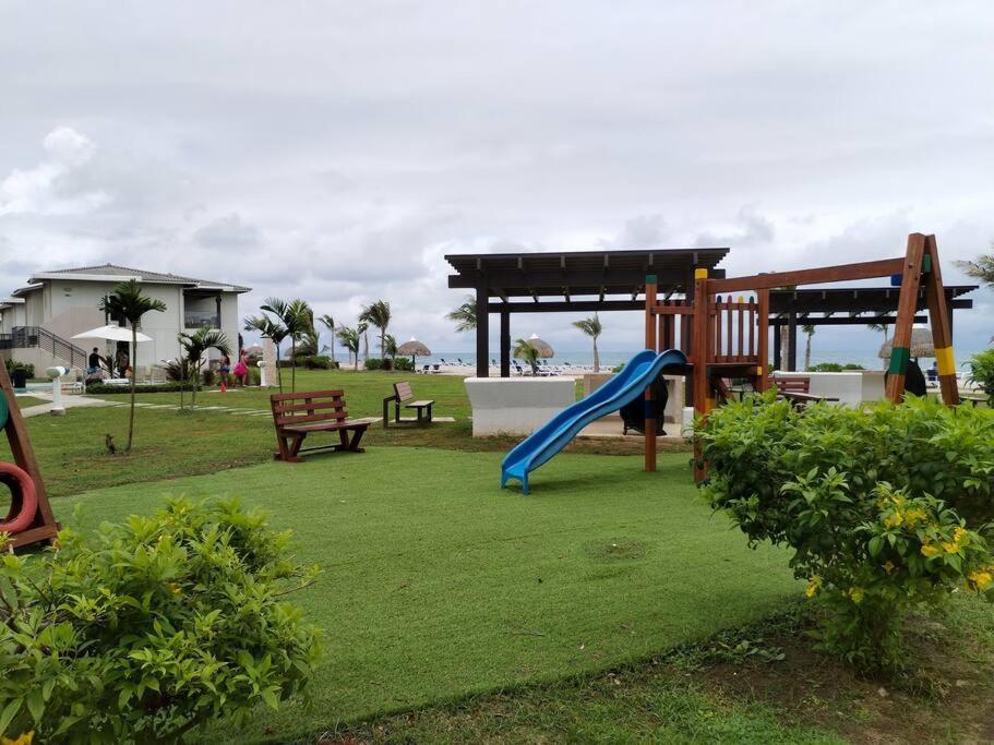 Trip Vacacional frente al mar y piscina