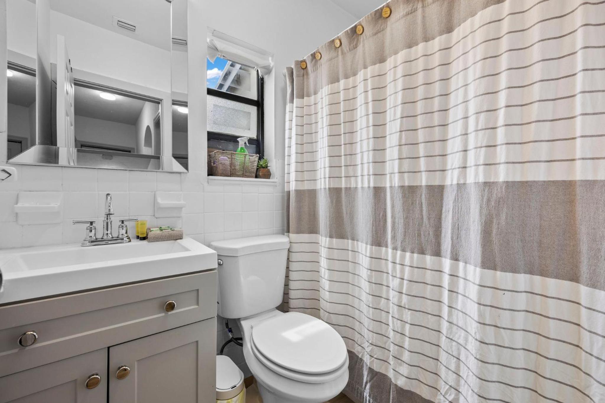 Spacious 3BR Miami Retreat with Free Parking