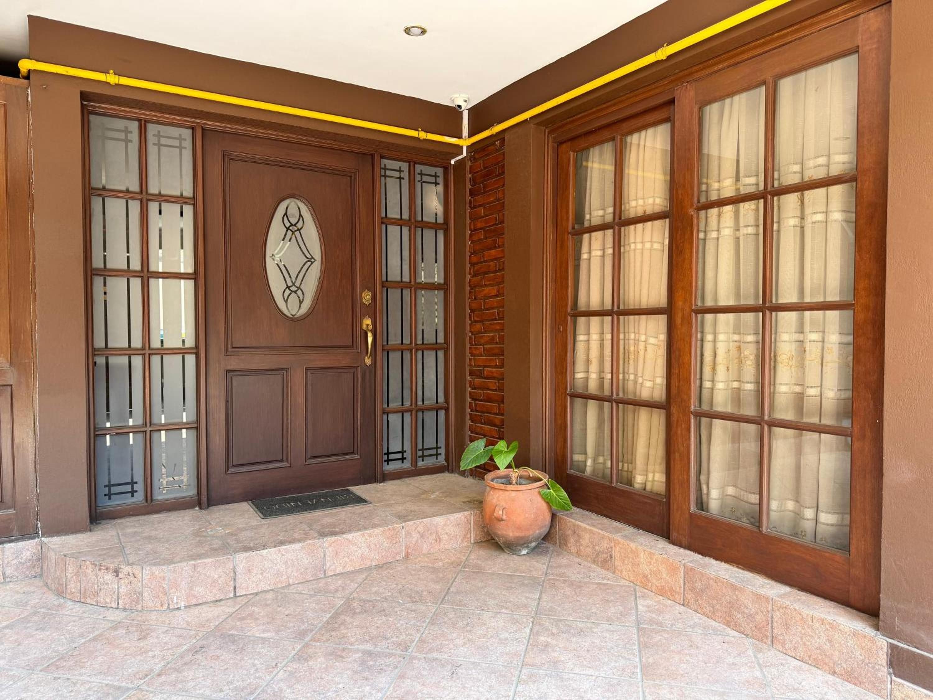 Great House, Amazing location!!