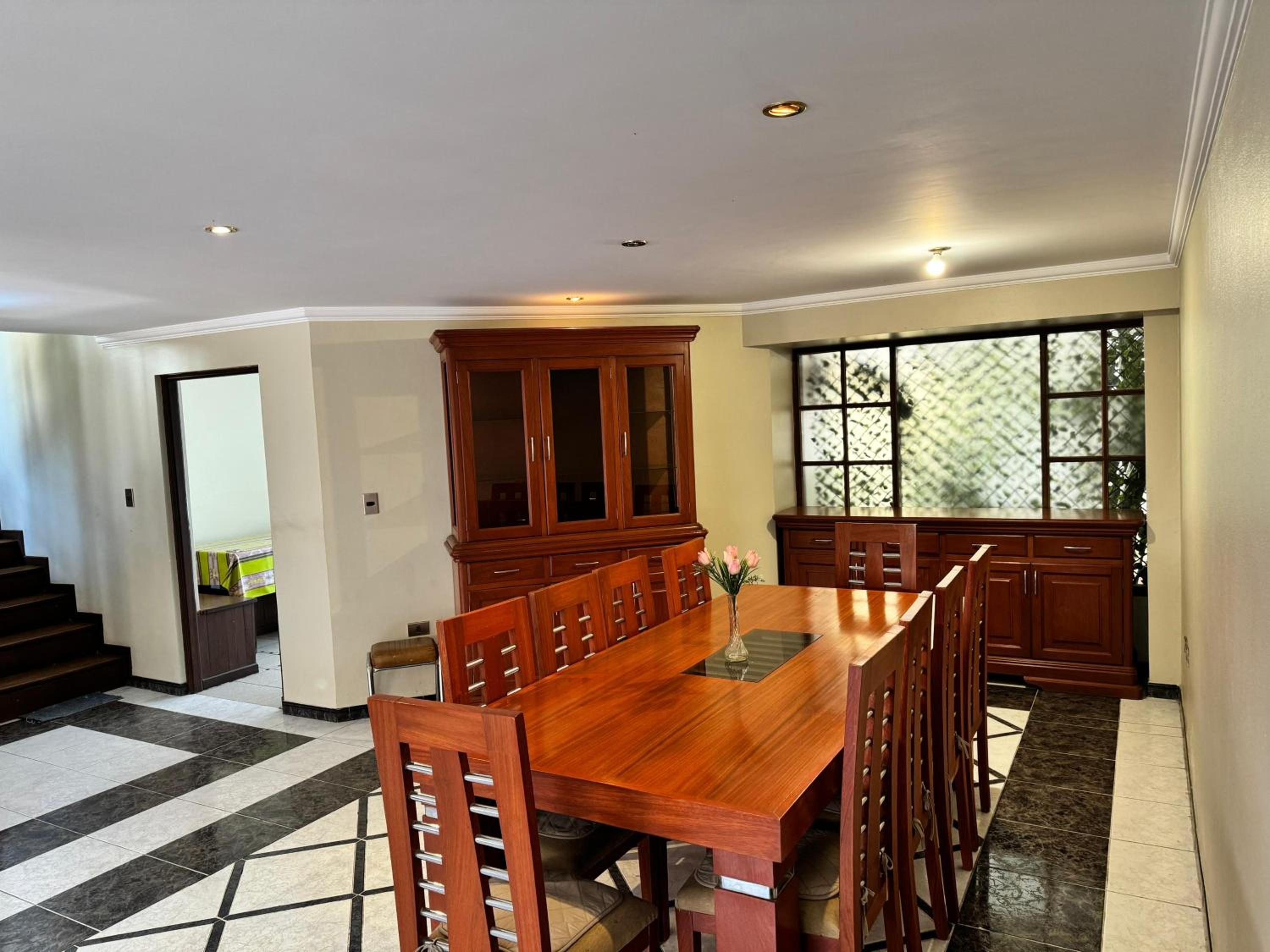 Great House, Amazing location!!