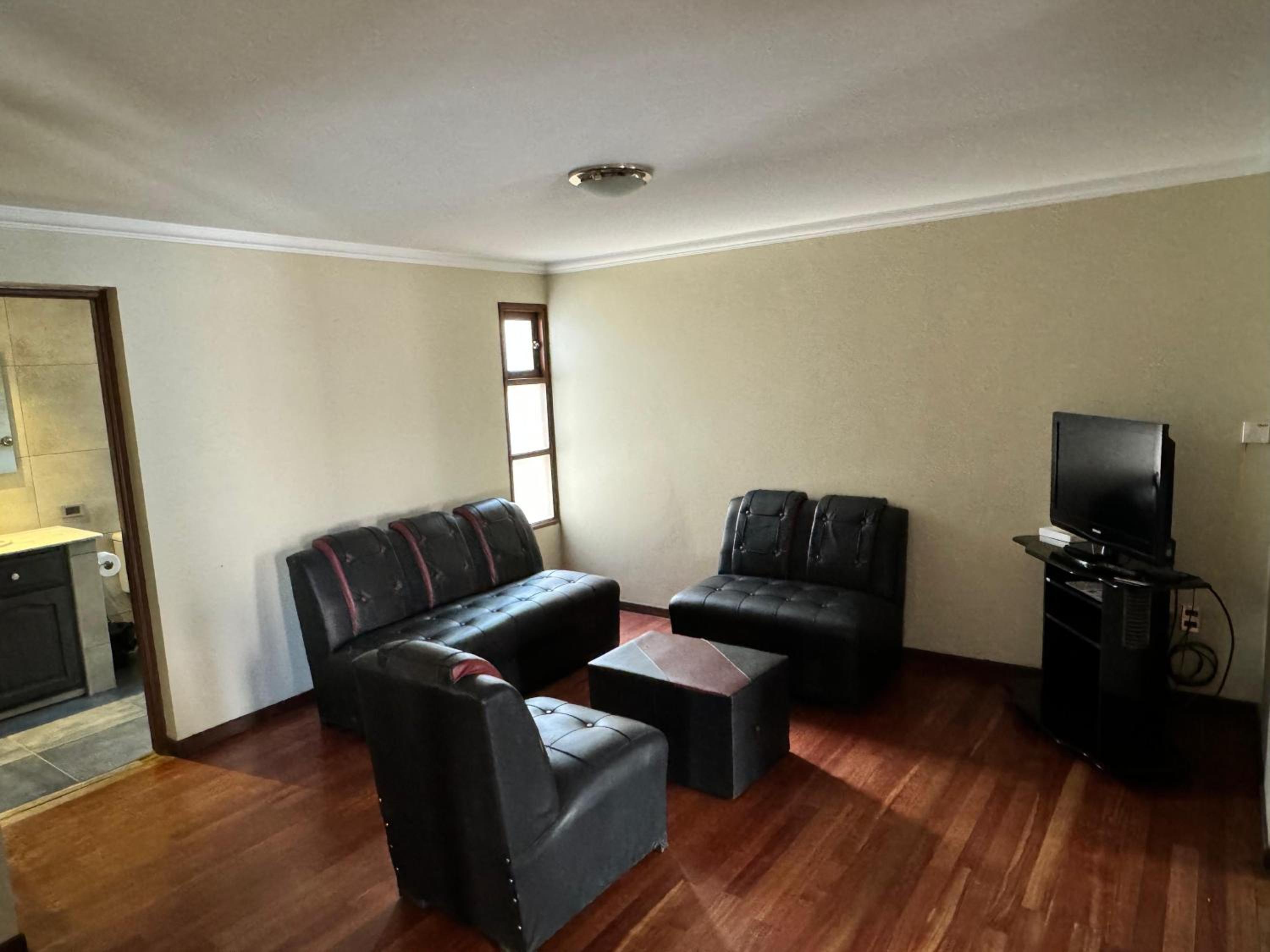 Great House, Amazing location!!