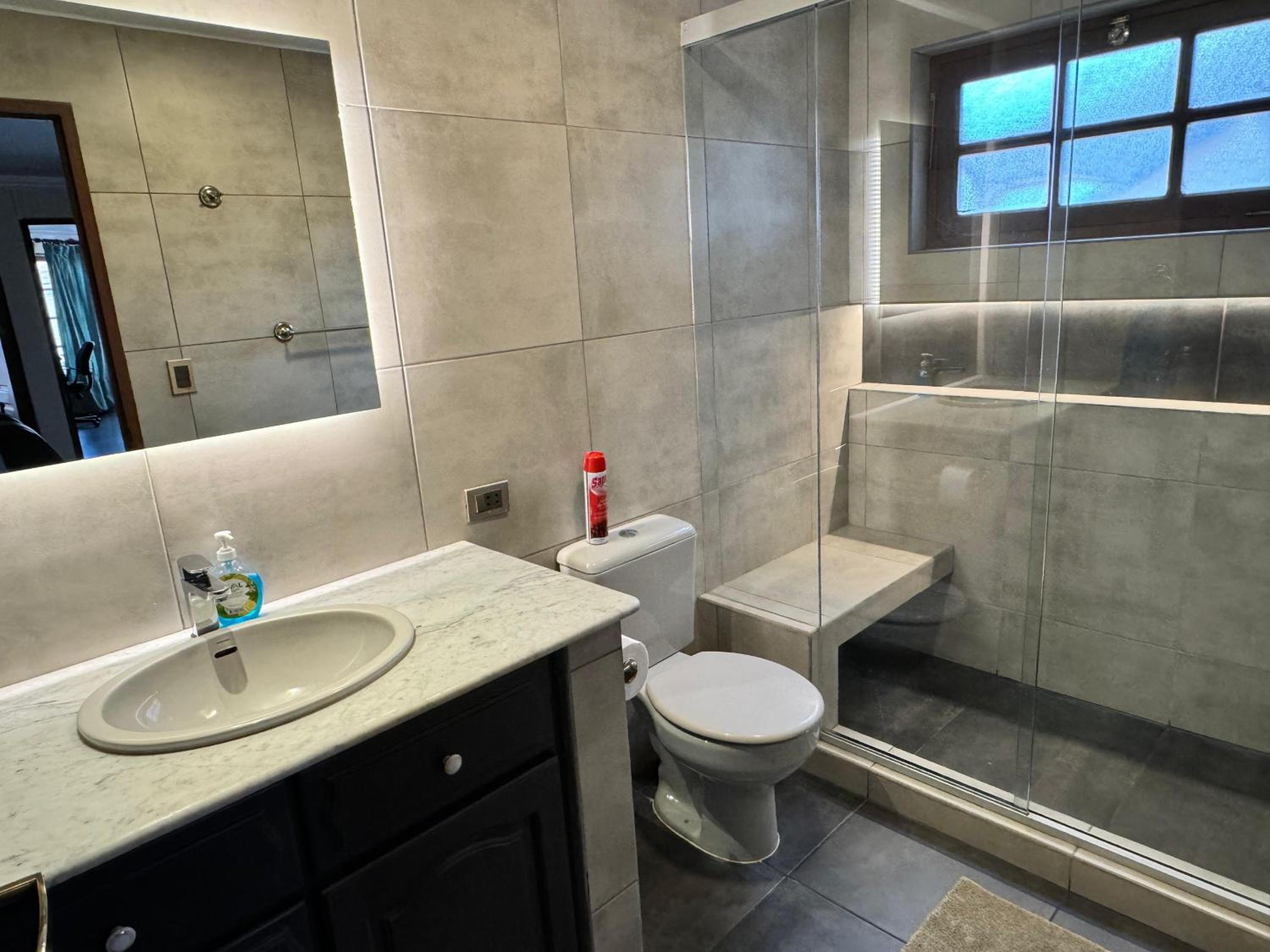 Great House, Amazing location!!