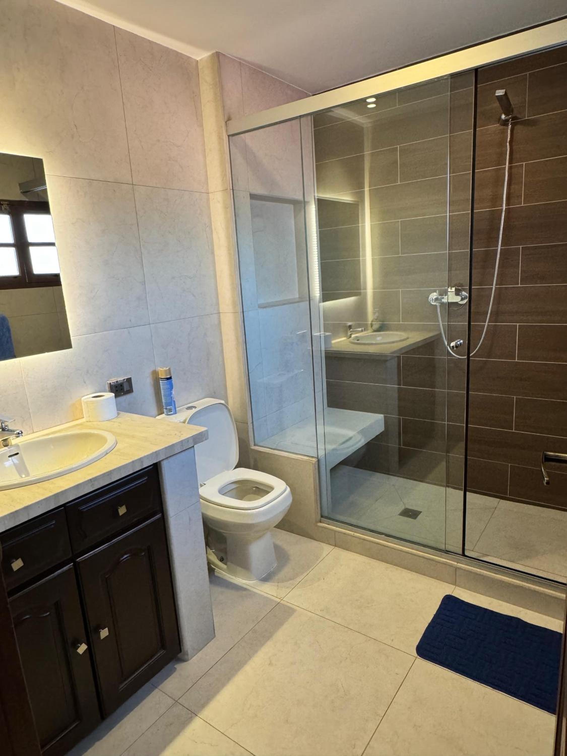 Great House, Amazing location!!