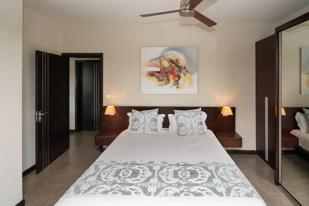 Luxurious 3 bed penthouse with pool in Grand Baie view 3