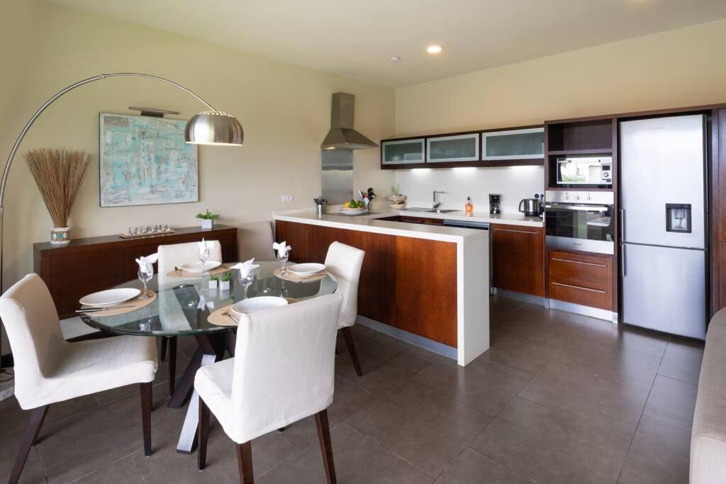 Luxurious 3 bed penthouse with pool in Grand Baie view 4