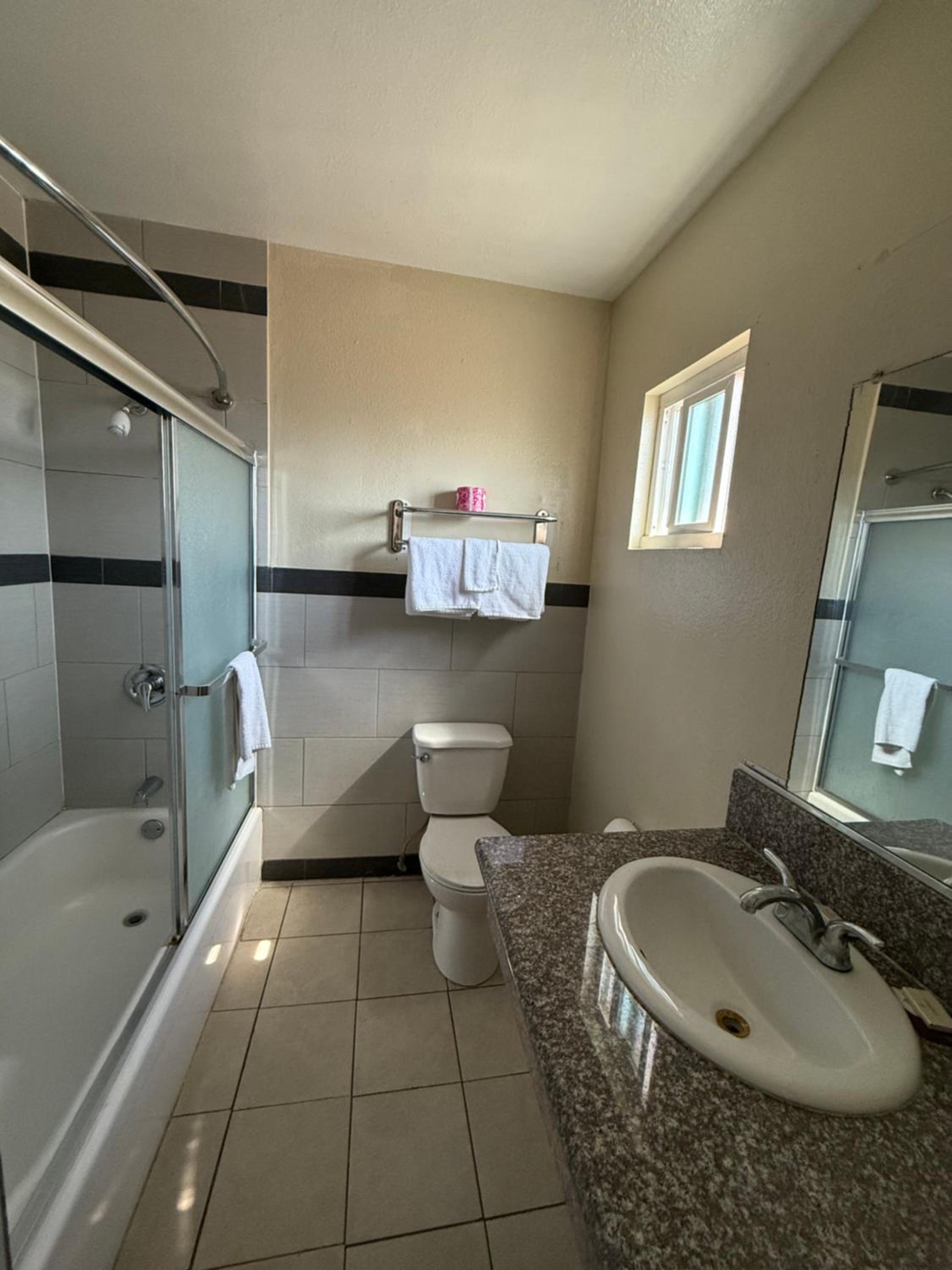 Robinhood Motel Anaheim West view 2
