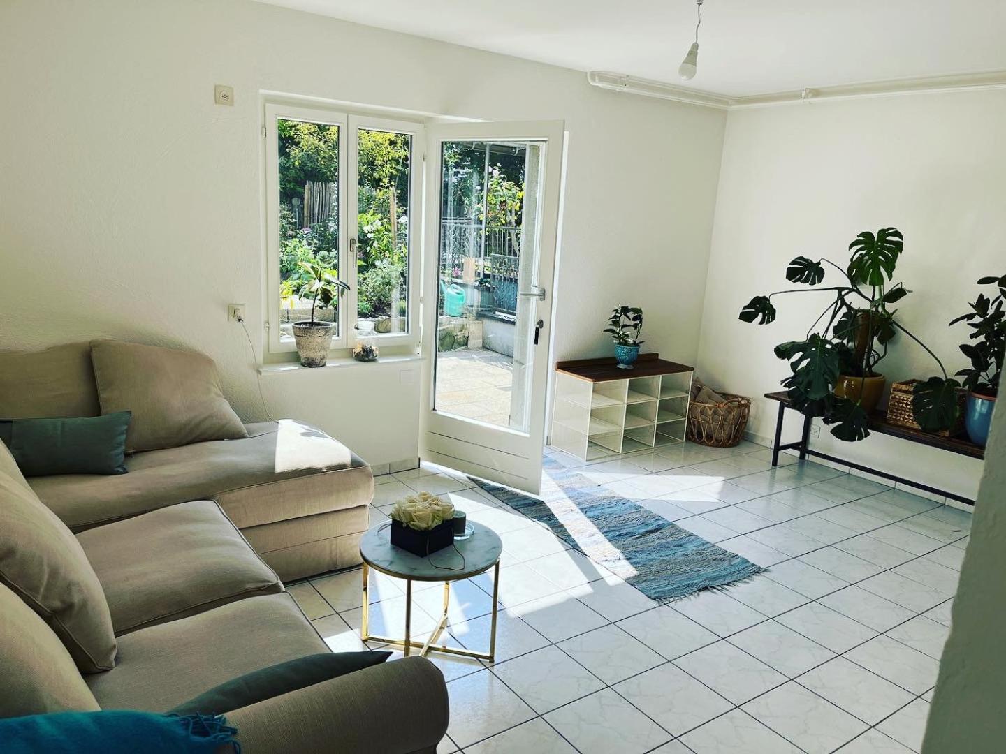Letzigrund studio apartment with private garden