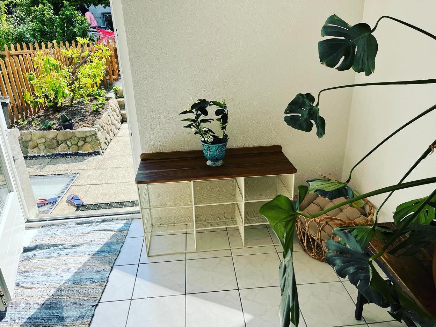 Letzigrund studio apartment with private garden