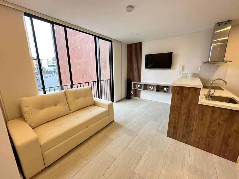 Amara 510-Comodo y amplio apartaestudio en sector Laureles