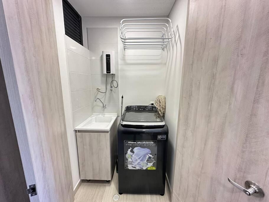 Amara 510-Comodo y amplio apartaestudio en sector Laureles