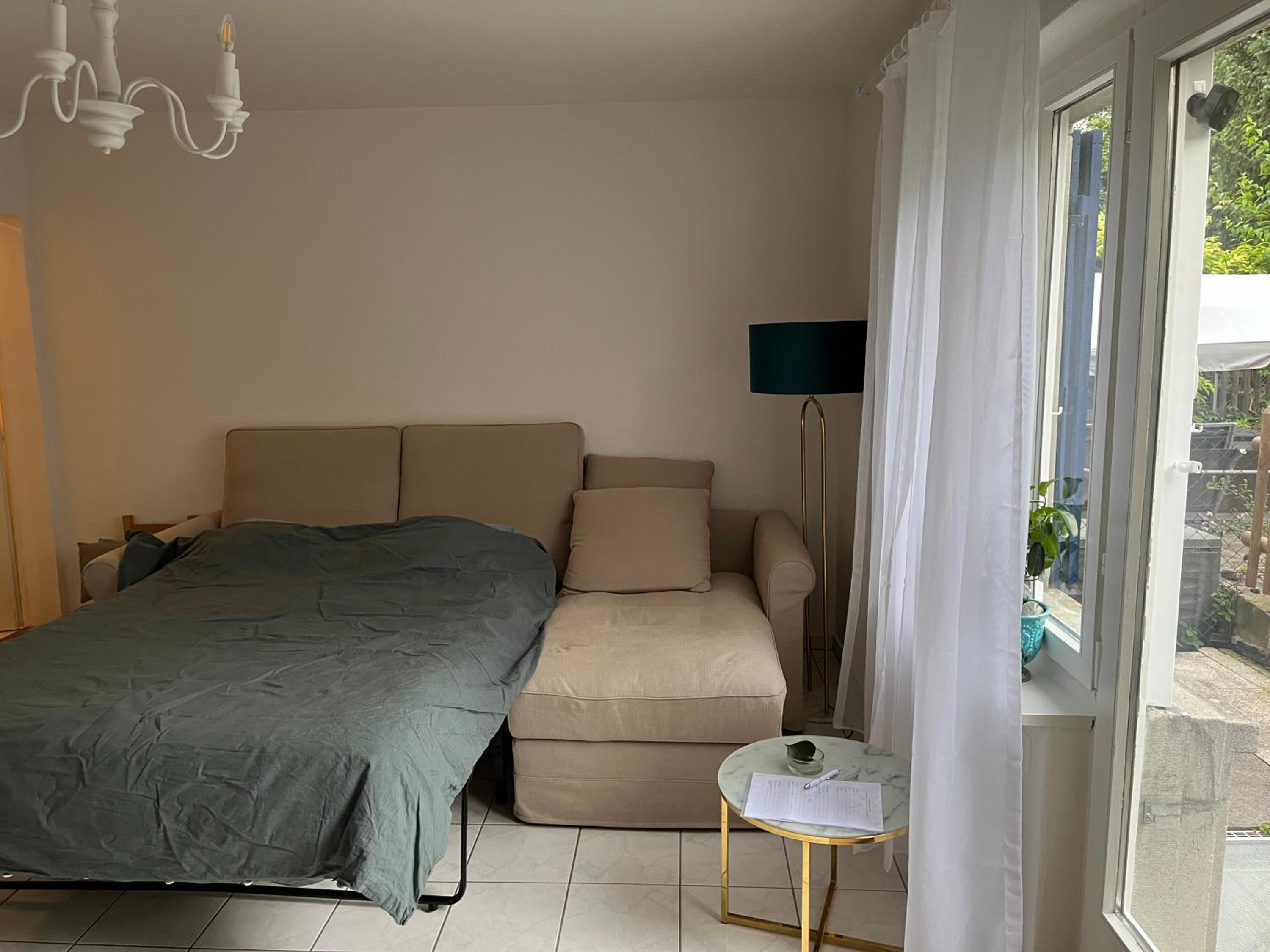 Letzigrund studio apartment with private garden